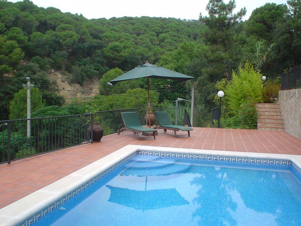 Gloria Villa *